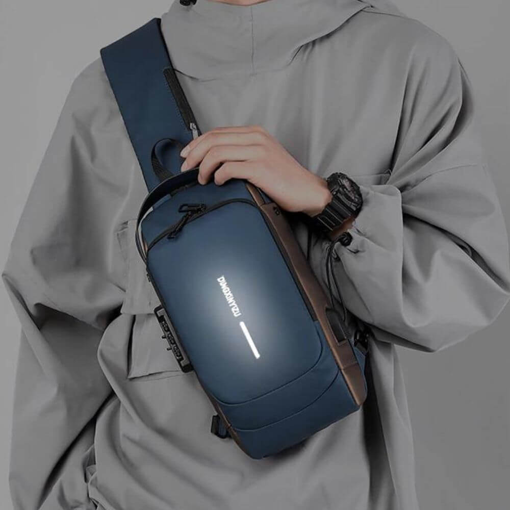 Men's bag with anti-theft protection