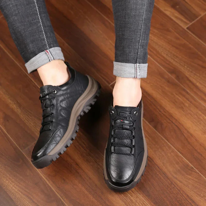 Non-slip hiking boots for men