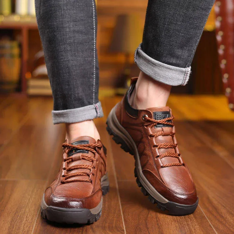 Non-slip hiking boots for men