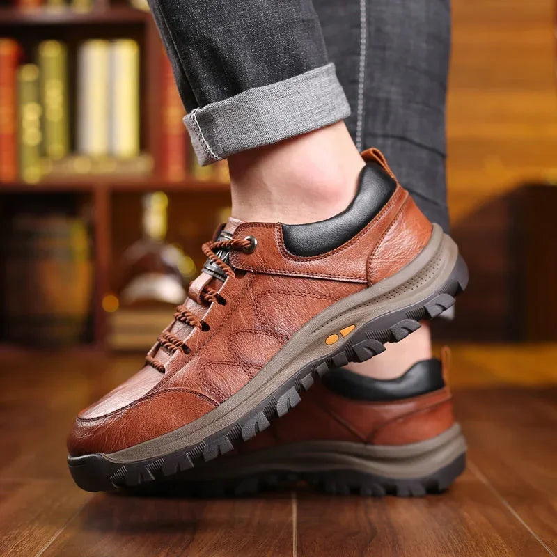 Non-slip hiking boots for men