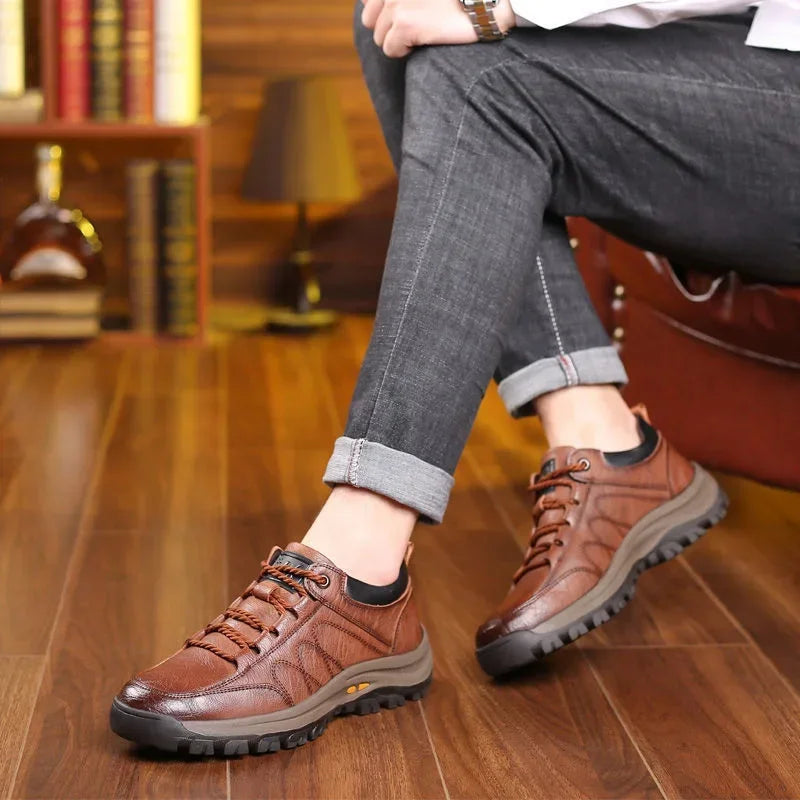 Non-slip hiking boots for men