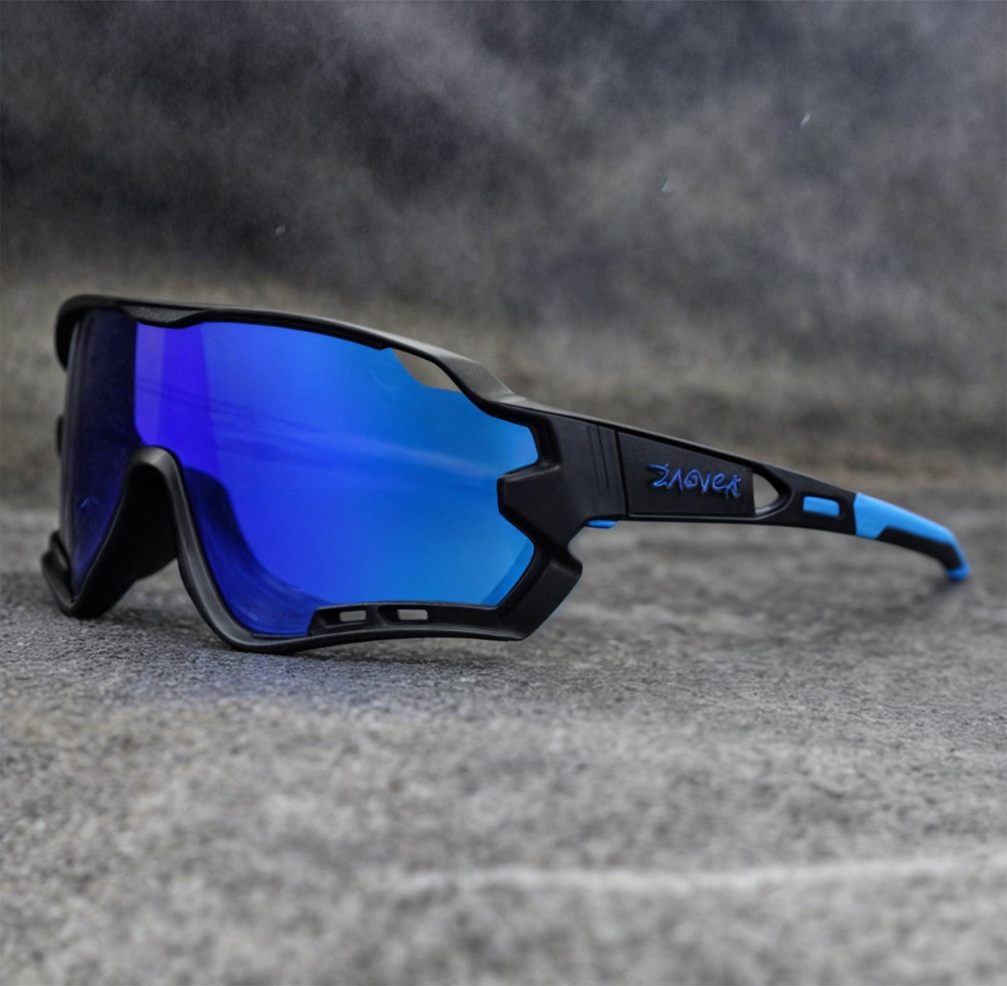 Photochromic sunglasses