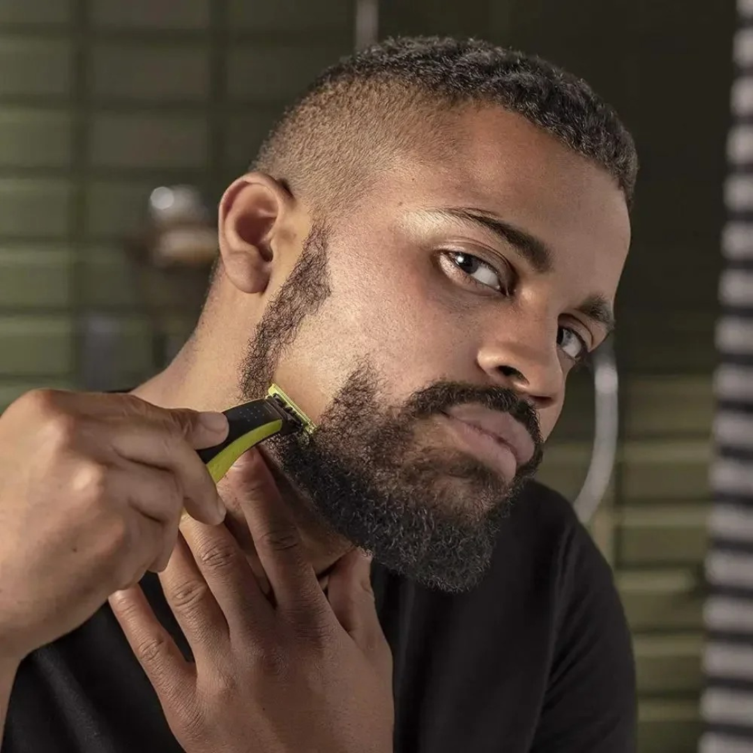 Portable electric shaver for the whole body