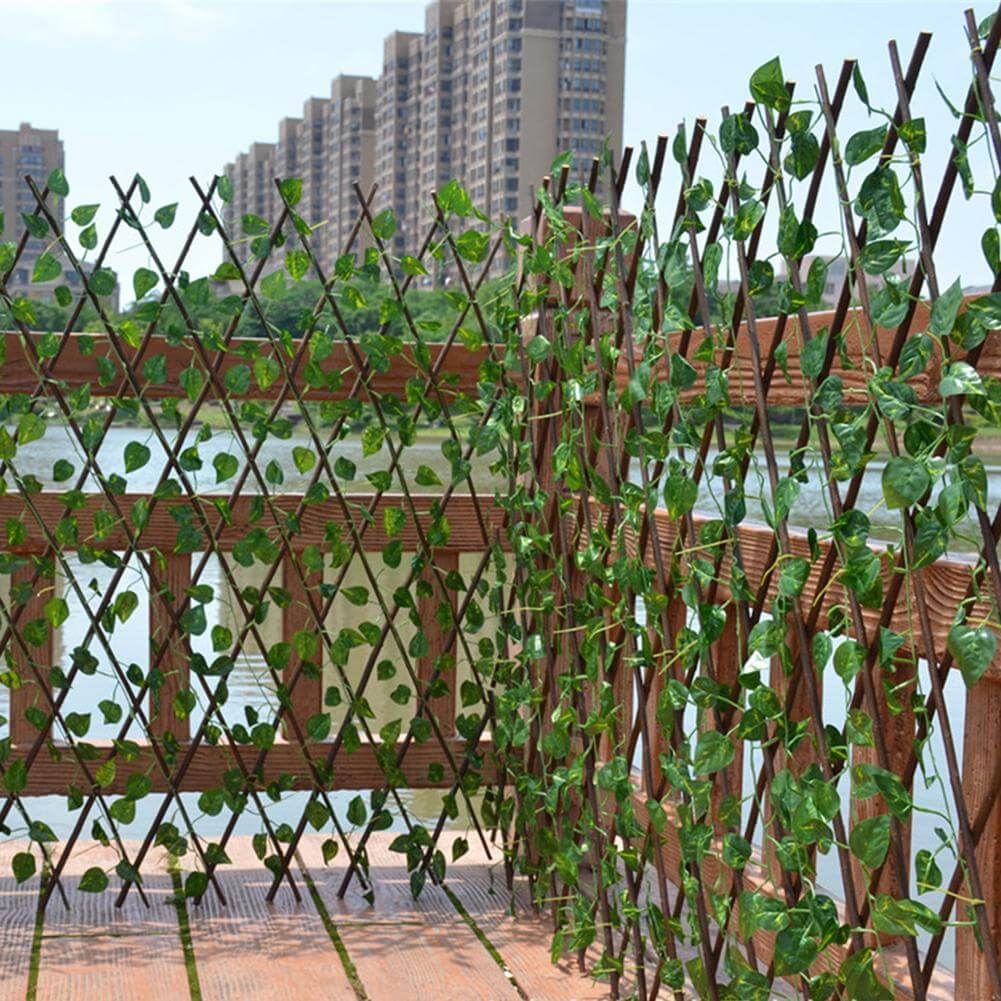 Retractable garden fencing