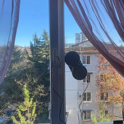 Robotic window hoover