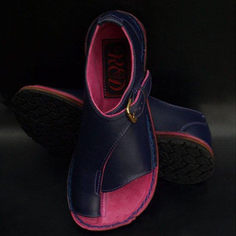 Sandals with buckle