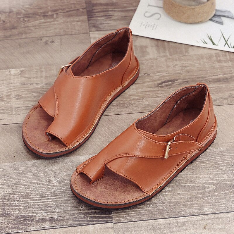 Sandals with buckle