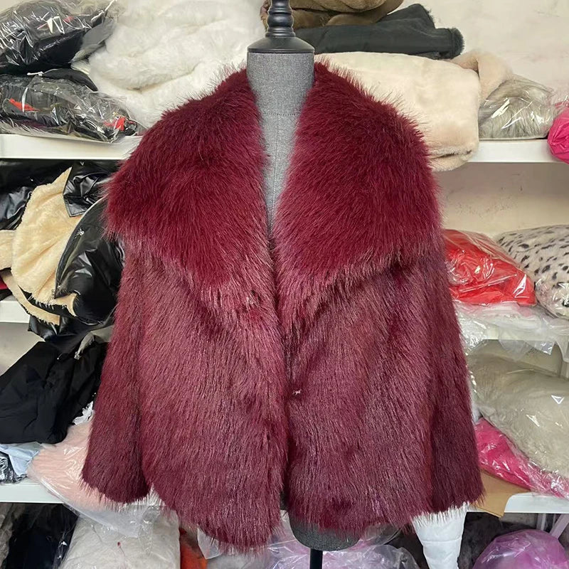 Short Women's Jacket Trendy Faux Fur for Autumn and Winter