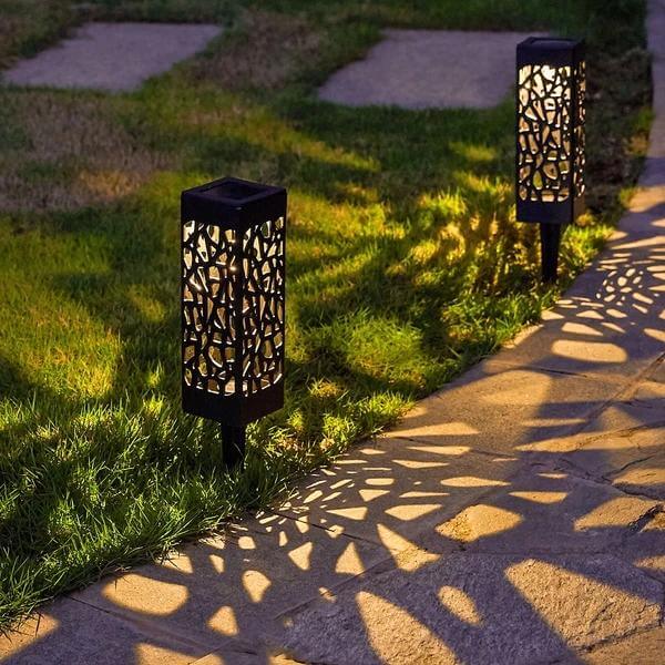 Solar-powered Vintage Garden Lamp