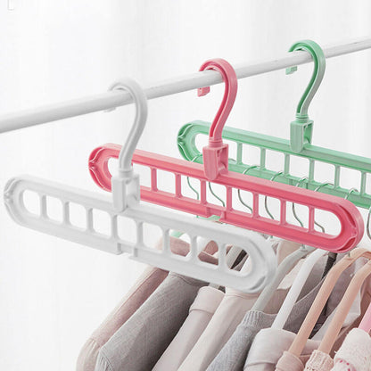 Space-saving 9-hole hanger