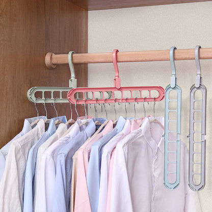 Space-saving 9-hole hanger