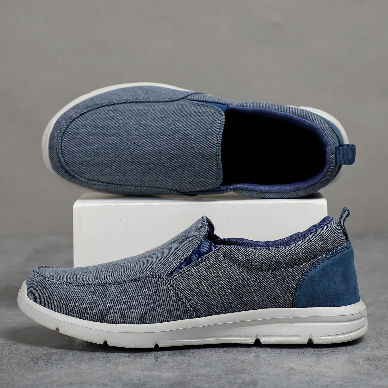 Summer canvas shoes for men