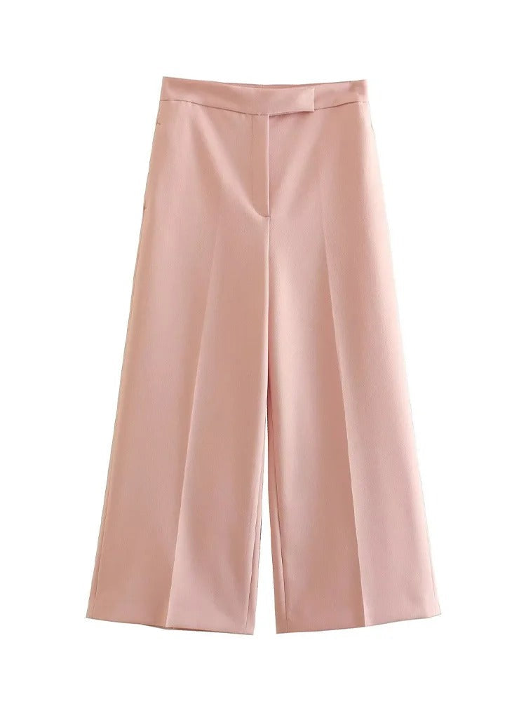 Trendy women's top & sleek straight-leg trousers
