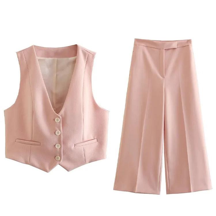 Trendy women's top & sleek straight-leg trousers