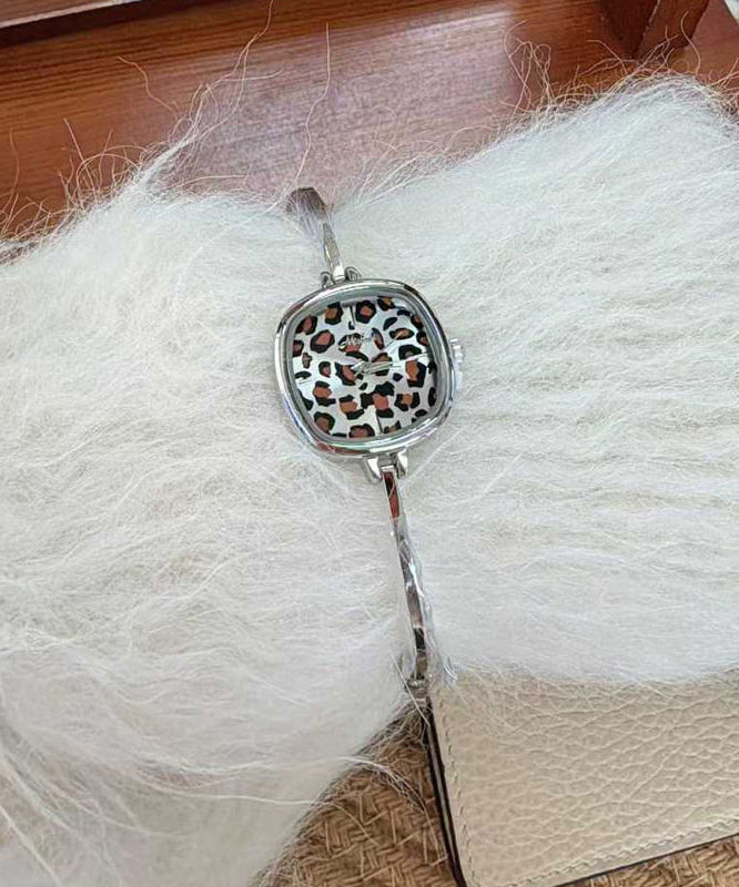 Unisex Classic Design Quartz Movement Watch 3