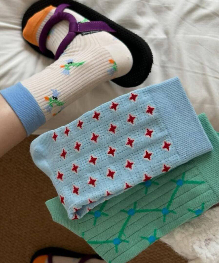 Unisex Mid Calf Socks Contrasting Design Breathable 3