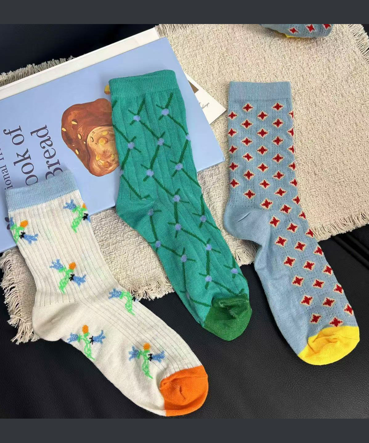 Unisex Mid Calf Socks Jacquard Design Breathable 0