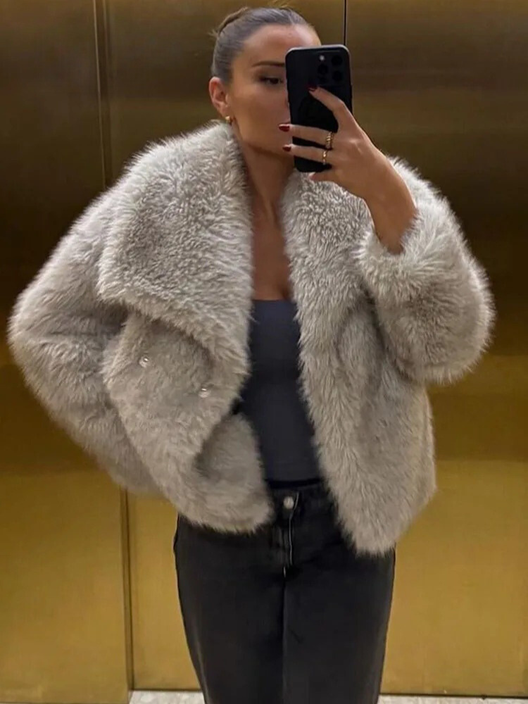 Warm plush fur coat for ladies
