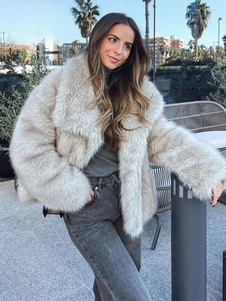 Warm plush fur coat for ladies