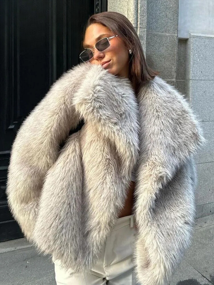 Warm plush fur coat for ladies