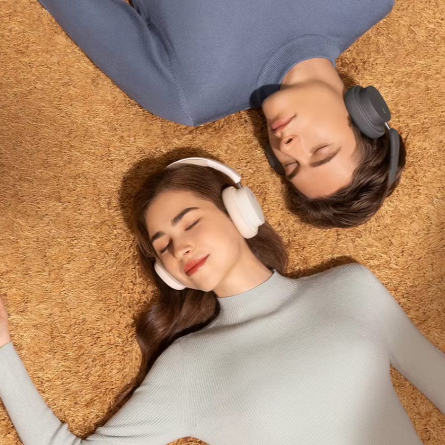 Wireless Bluetooth headphones | 3D sound and noice cancellation - 70 hours playing time - pair with 2 devices