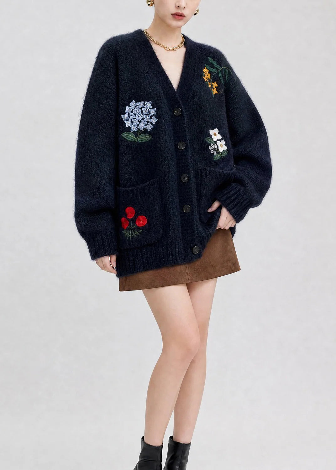 Women's Cardigan V Neck with Embroidered Pockets 3