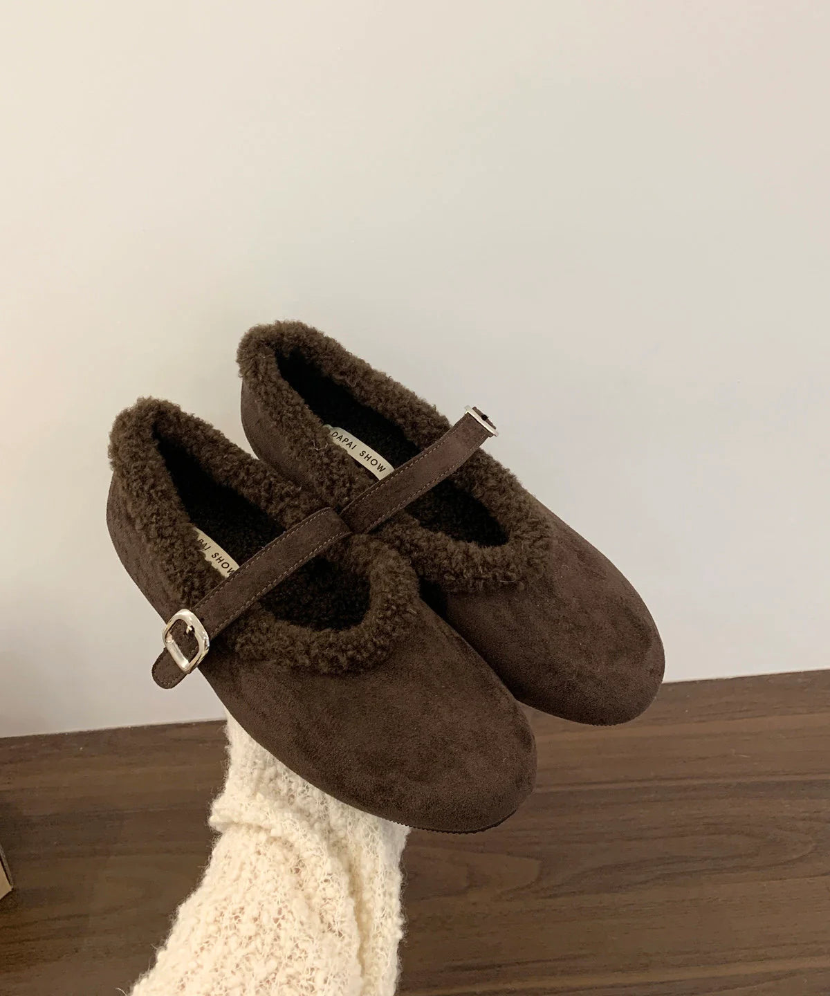 Women's Flat Shoes Buckle Strap Round Toe 1