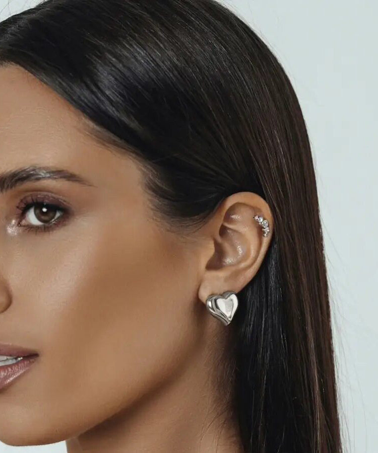 Women's Heart-Shaped Stud Earrings Classic Style 1