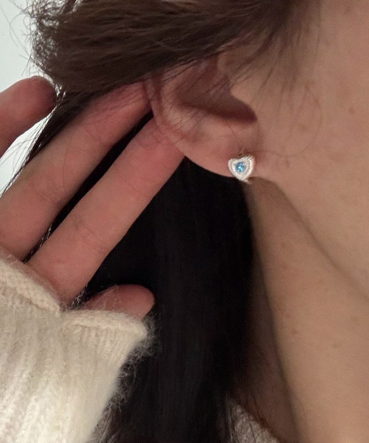 Women's Hoop Earrings with Crystal Accent 1
