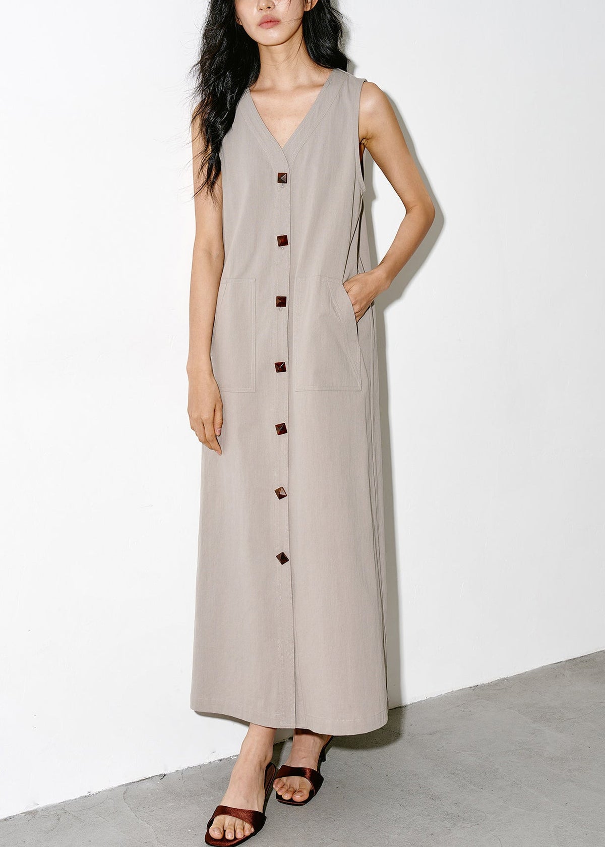 Women's Maxi Dress Sleeveless V Neck with Pockets 2