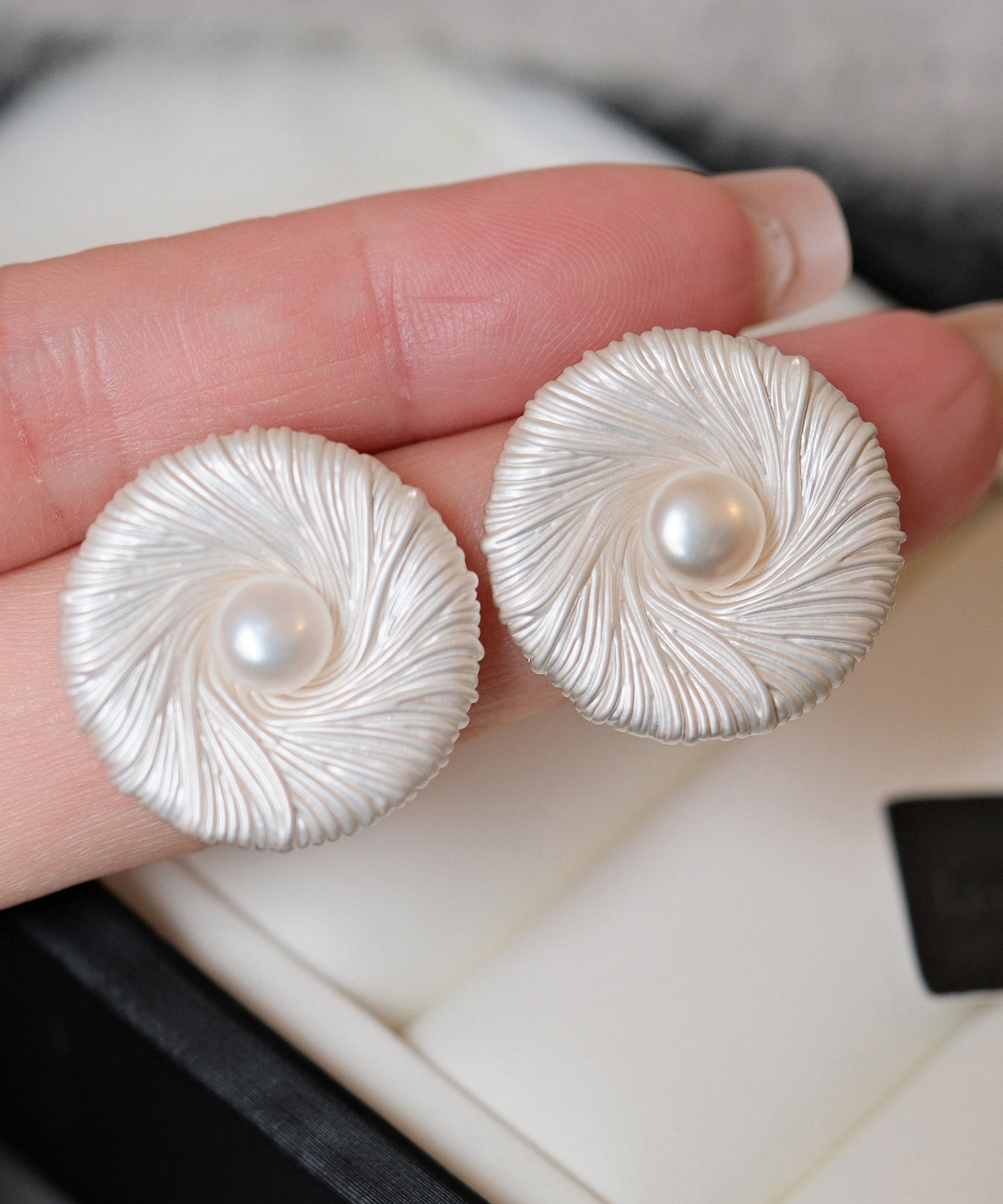 Women's Pearl Stud Earrings Modern Style 2