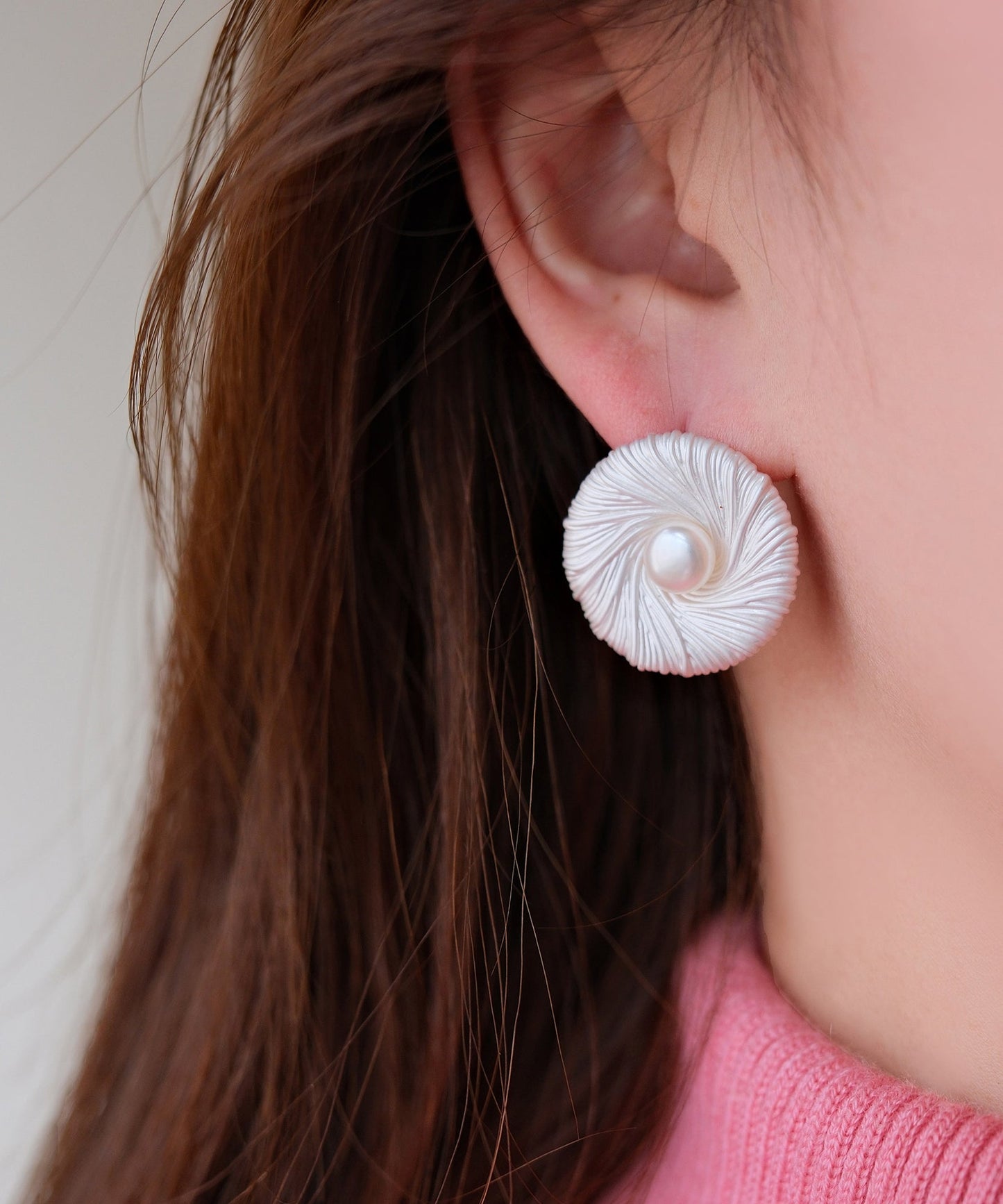 Women's Pearl Stud Earrings Modern Style 3