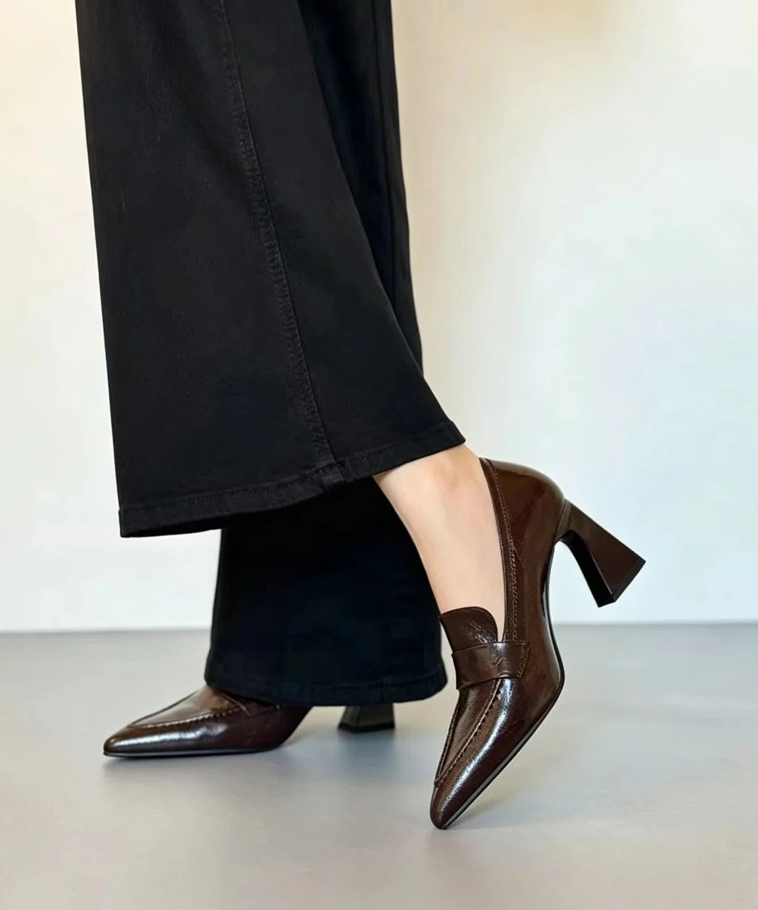 Women's Pointed Toe High Heels Chunky Heel 1