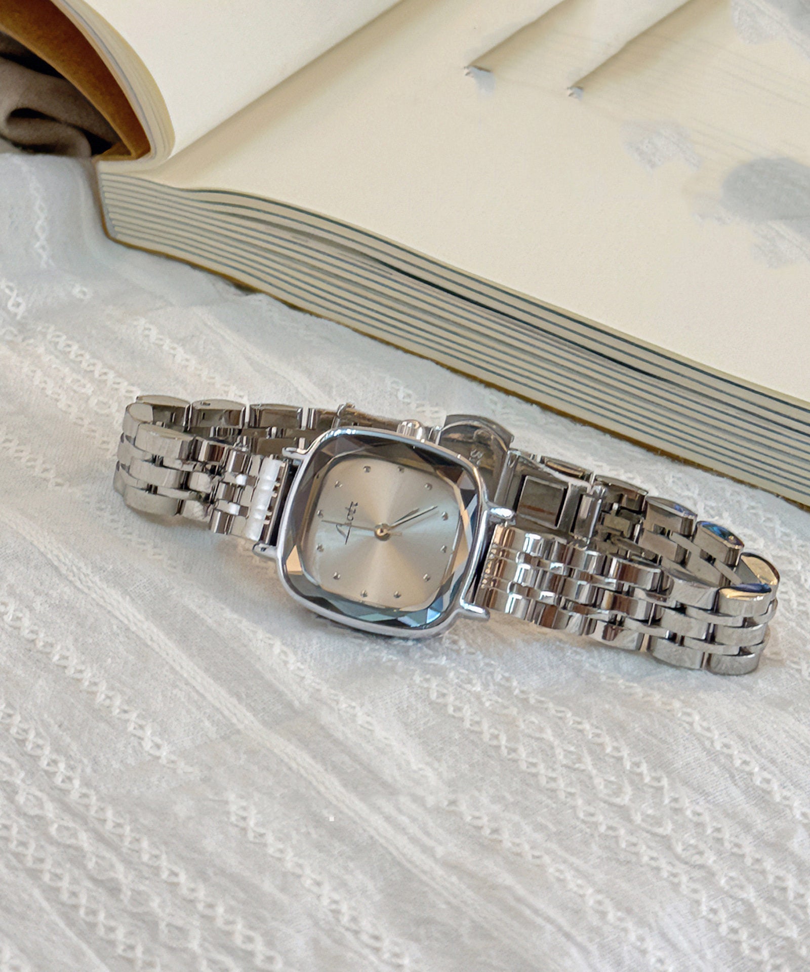 Women's Quartz Watch Classic Design 0