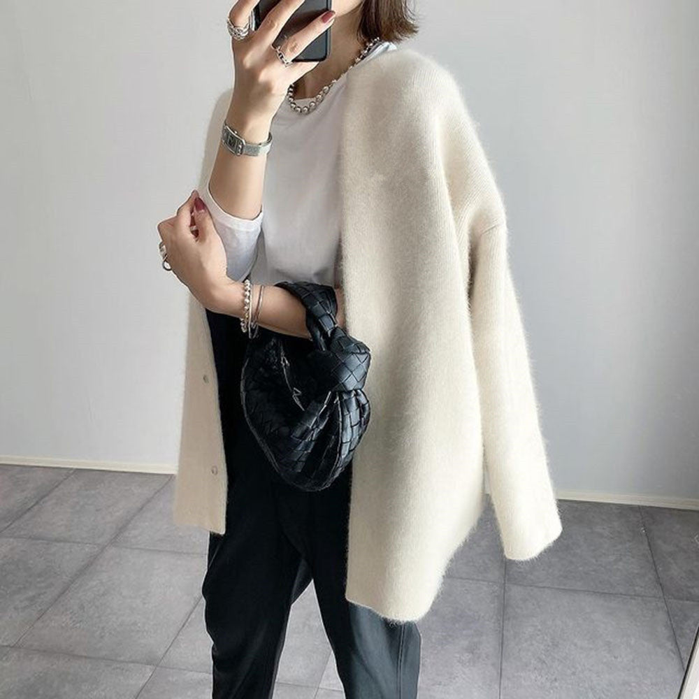 Women's Cardigan Timeless Design With Practical Pockets