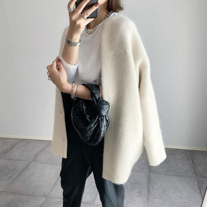 Women's Cardigan Timeless Design With Practical Pockets