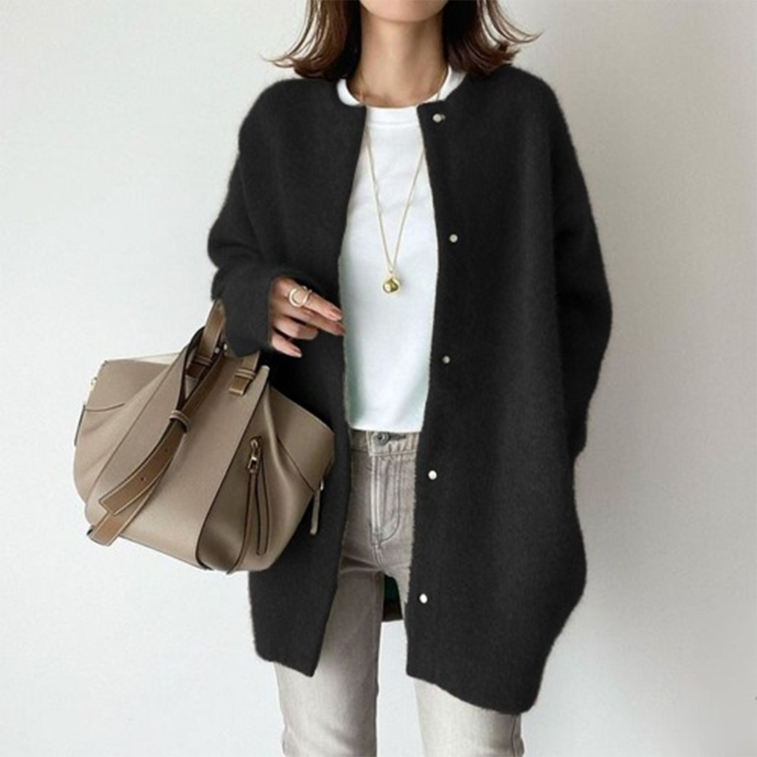 Women's Cardigan Timeless Design With Practical Pockets
