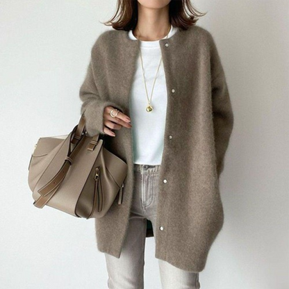 Women's Cardigan Timeless Design With Practical Pockets