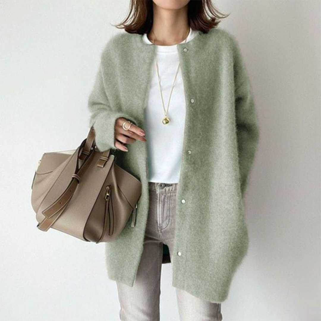 Women's Cardigan Timeless Design With Practical Pockets