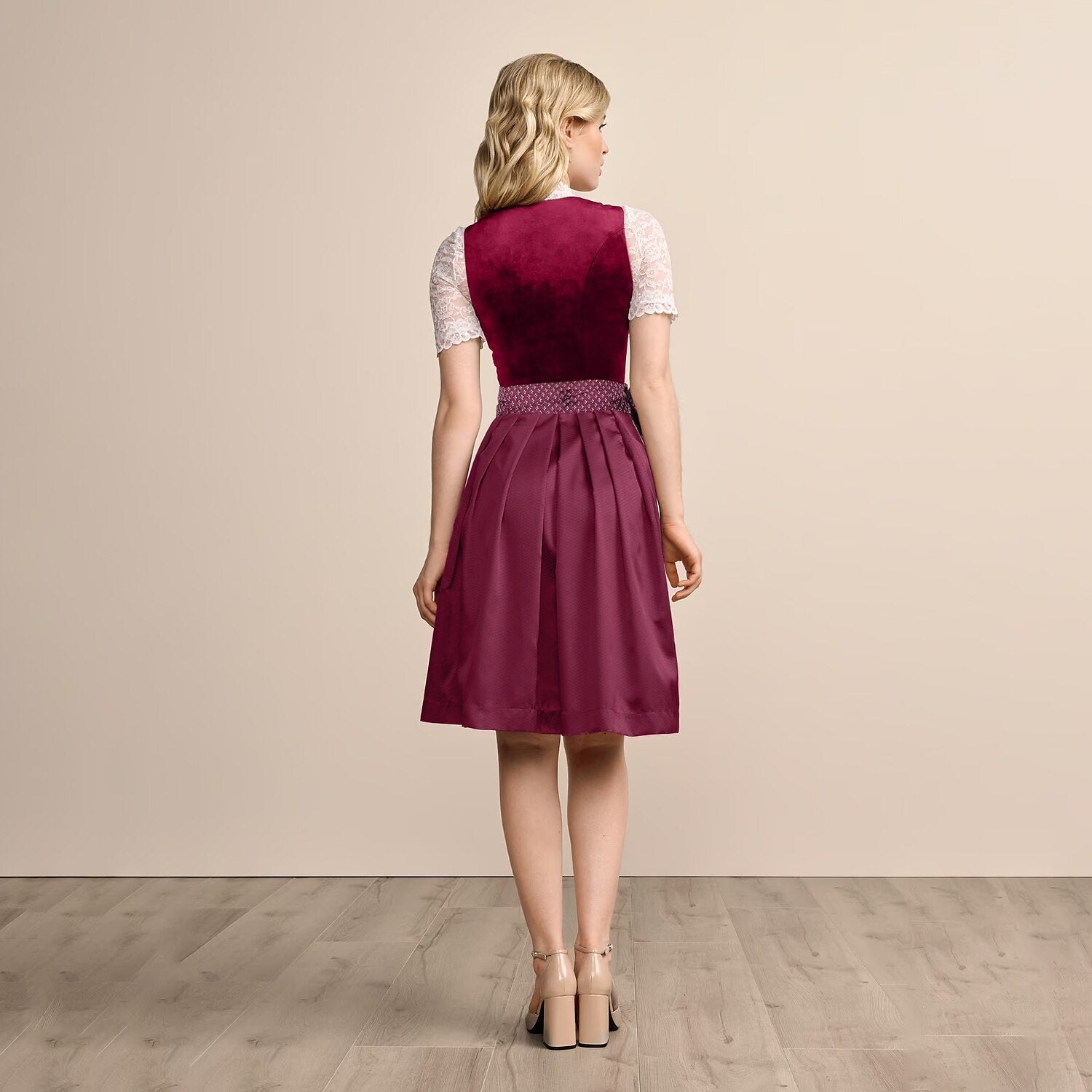 Women's Dirndl Dress With Floral Embroidery And Schürze For Oktoberfest