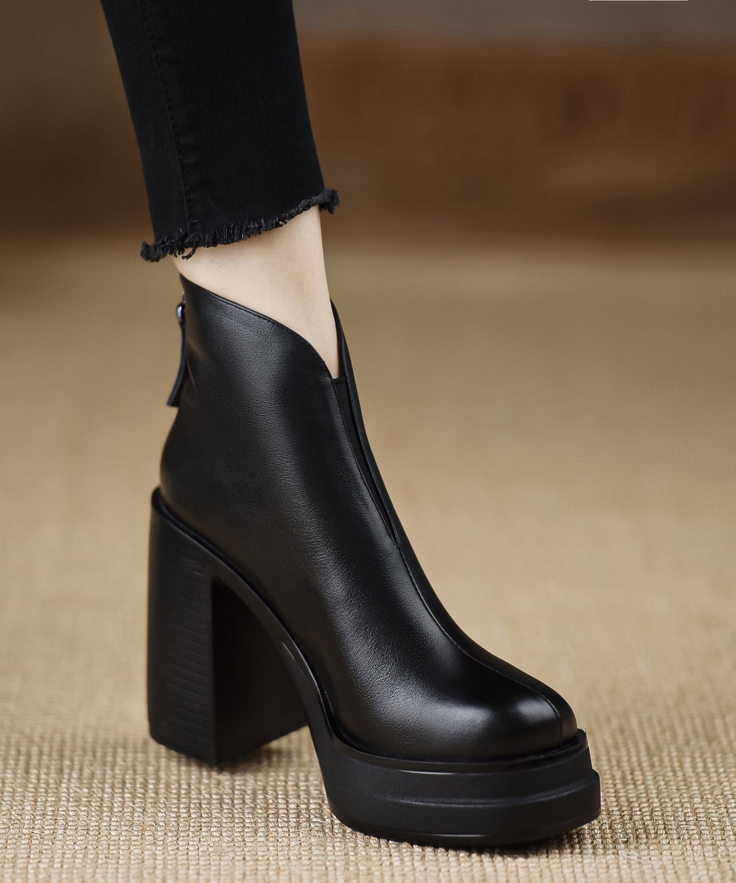 Women's High Heeled Zipped Boots