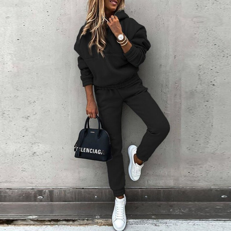 Women's Jogging Suit With Oversized Hoodie And Tapered Trousers