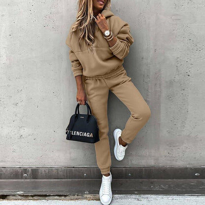 Women's Jogging Suit With Oversized Hoodie And Tapered Trousers