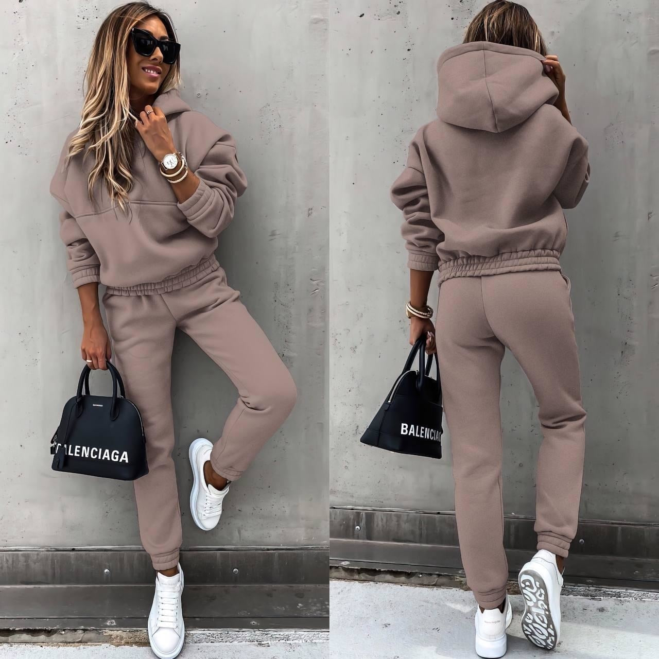 Women's Jogging Suit With Oversized Hoodie And Tapered Trousers