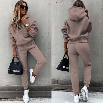 Women's Jogging Suit With Oversized Hoodie And Tapered Trousers