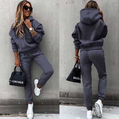 Women's Jogging Suit With Oversized Hoodie And Tapered Trousers