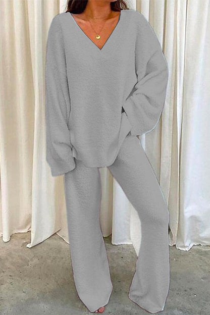 Women's Loungewear Set with V-neck and Bat Sleeves
