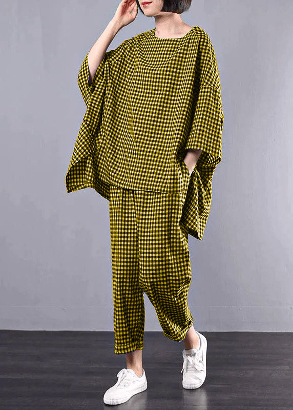 Women's Plus Size Blouse and Pants Set in Checkered Pattern