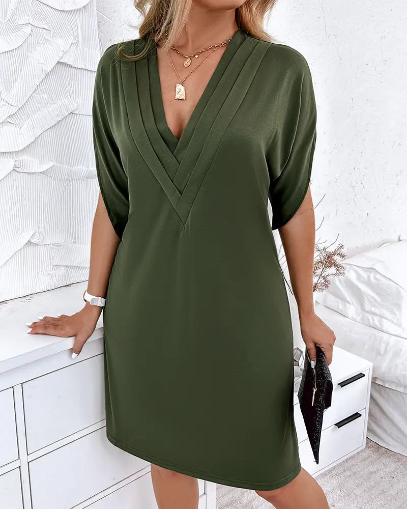 Women's Refined Dress with V-Ausschnitt and Modern Style