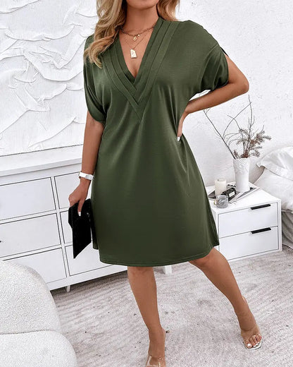 Women's Refined Dress with V-Ausschnitt and Modern Style